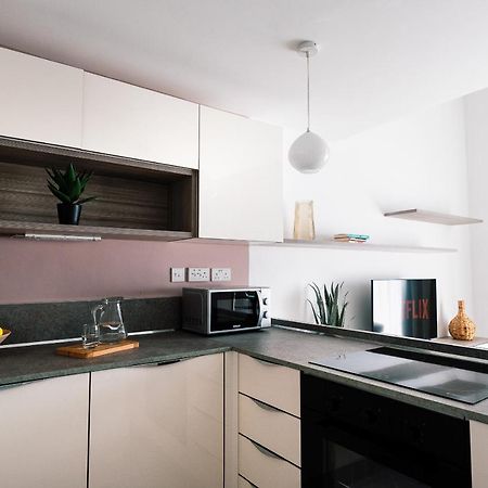 Scenic Seafront Duplex Apartment In Слима Экстерьер фото