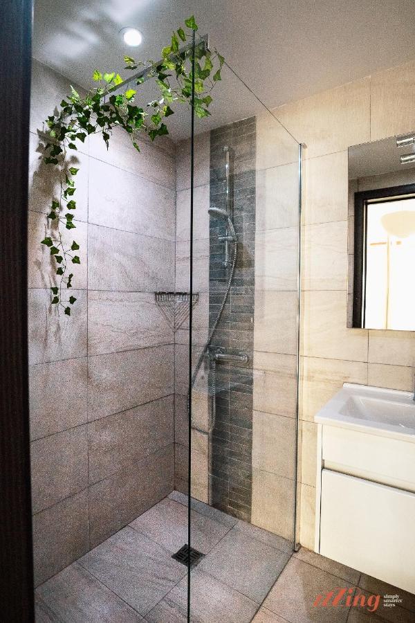 Scenic Seafront Duplex Apartment In Слима Экстерьер фото